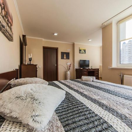 Super Comfort Flat For You Near The Metro. Kiev Bagian luar foto