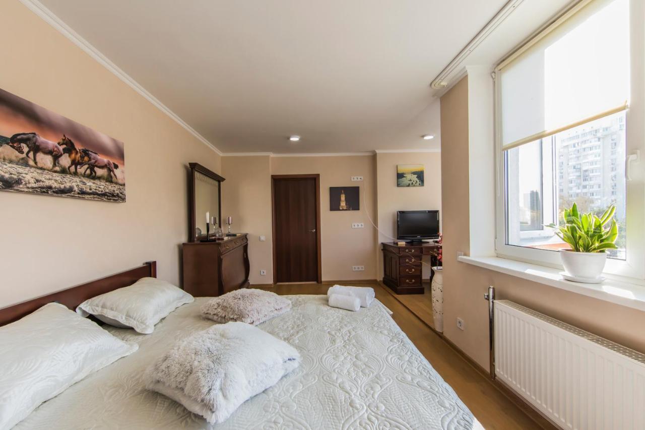 Super Comfort Flat For You Near The Metro. Kiev Bagian luar foto