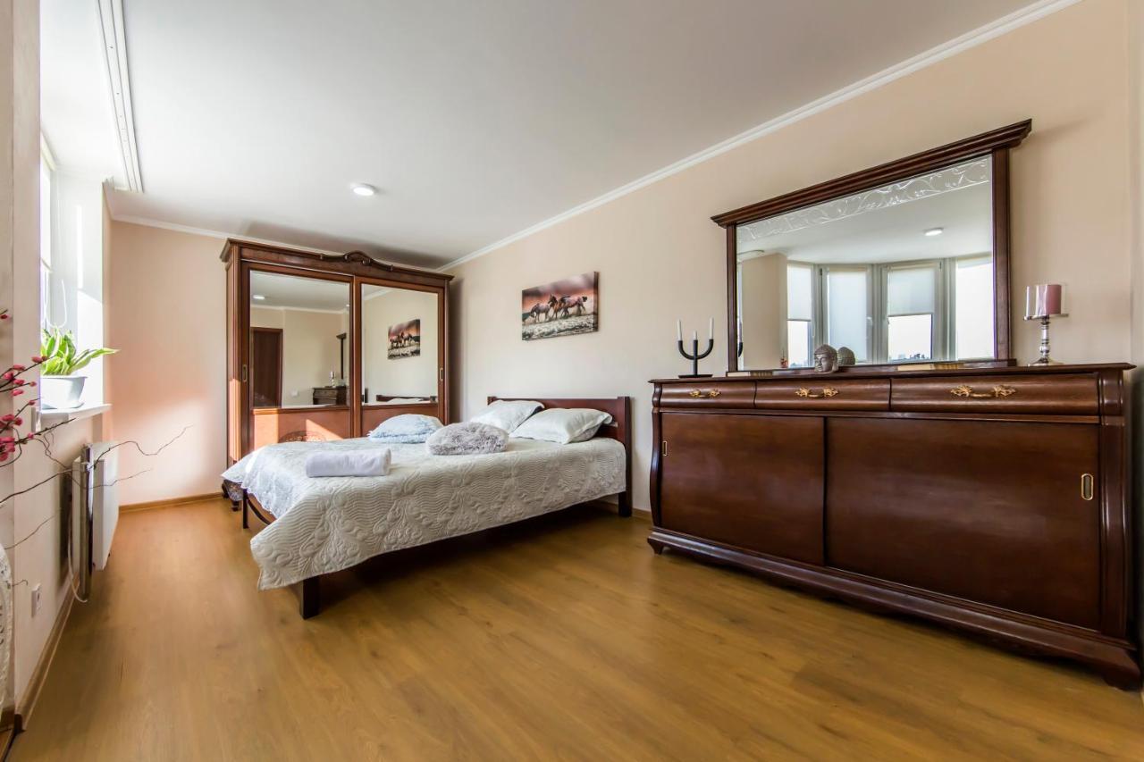Super Comfort Flat For You Near The Metro. Kiev Bagian luar foto